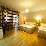 Hotel E Arte Center 3*
