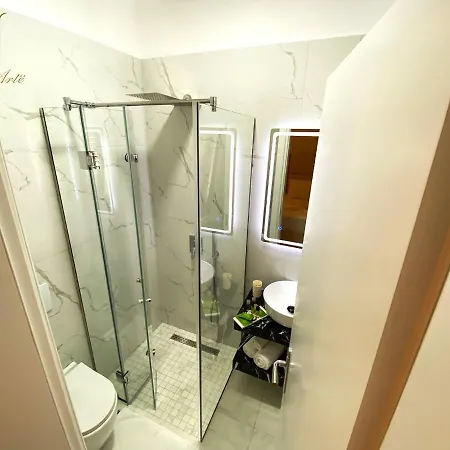 E Arte Center Szálloda Tirana