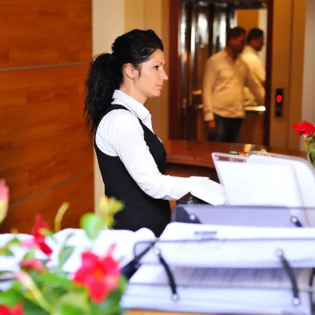 E Arte Center Szálloda 3*