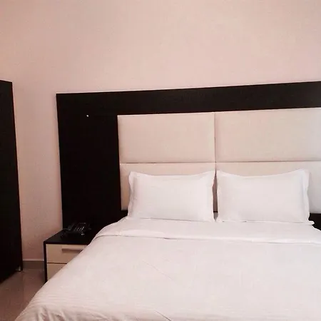 Hotel E Arte Center 3*