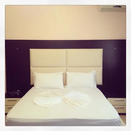 E Arte Center Szálloda Tirana