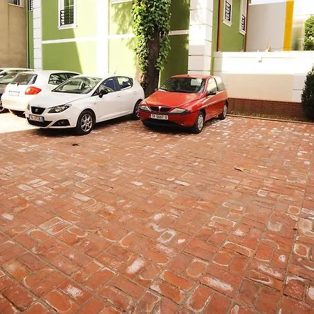 Szálloda E Arte Center Tirana