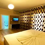 维拉艾普艺城中心酒店 3* 地拉那