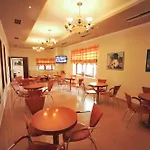 维拉艾普艺城中心酒店 酒店 地拉那