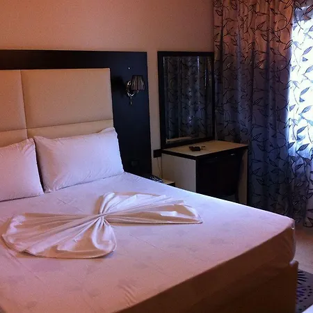 Hotel E Arte Center 3*